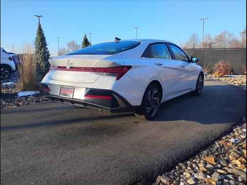 2025 Hyundai ELANTRA Limited