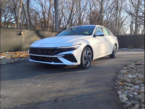 2025 Hyundai ELANTRA Limited