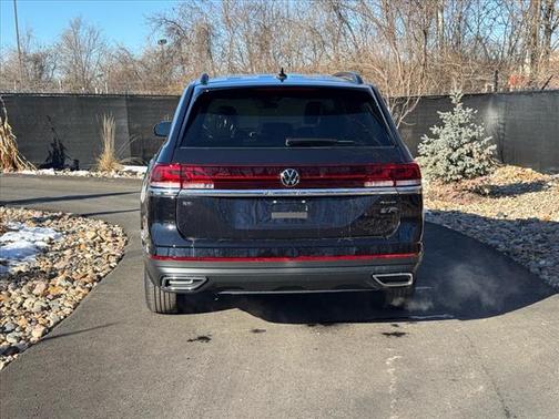 2025 Volkswagen Atlas 2.0T SE