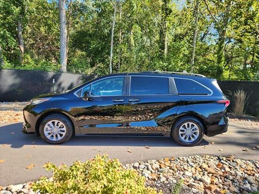 2022 Toyota Sienna XLE