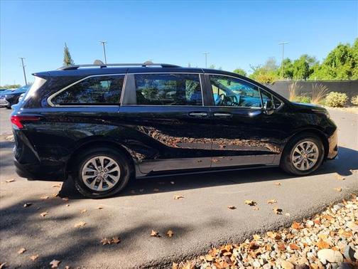 2022 Toyota Sienna XLE