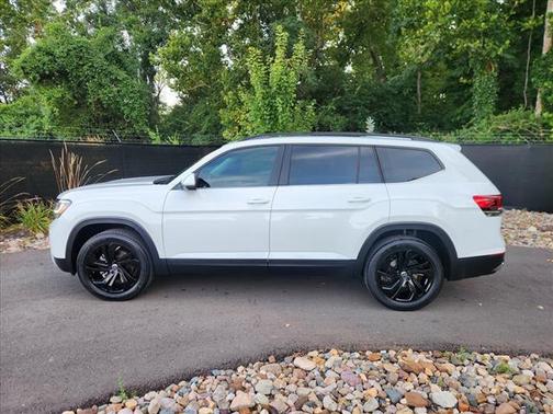2022 Volkswagen Atlas 3.6L SE w/Technology