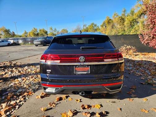 2024 Volkswagen Atlas Cross Sport 2.0T SE w/Technology