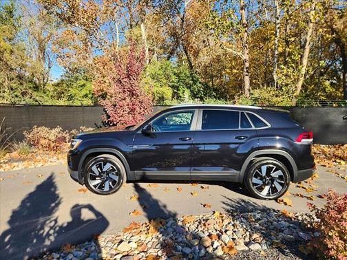 2024 Volkswagen Atlas Cross Sport 2.0T SE w/Technology