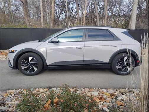 2025 Hyundai IONIQ 5 SEL