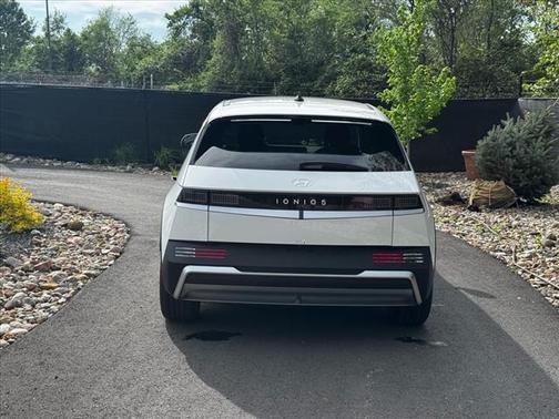 2025 Hyundai IONIQ 5 SE