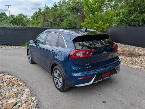 Blue Metallic 2018 Kia Niro EX