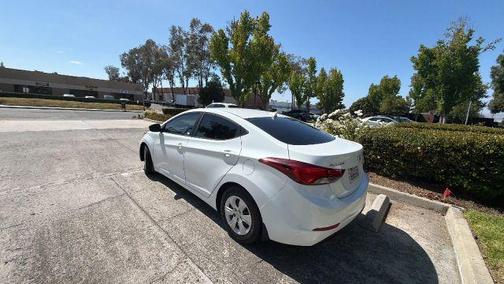 Quartz White Pearl 2016 Hyundai ELANTRA SE