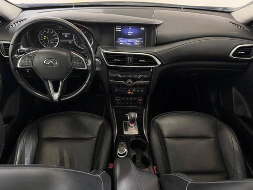 2018 INFINITI QX30 Premium