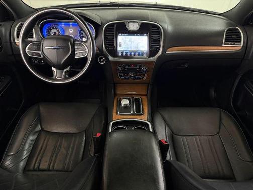 2017 Chrysler 300C Platinum