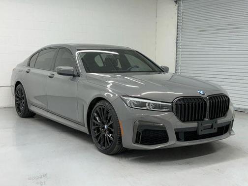 2022 BMW 740 i