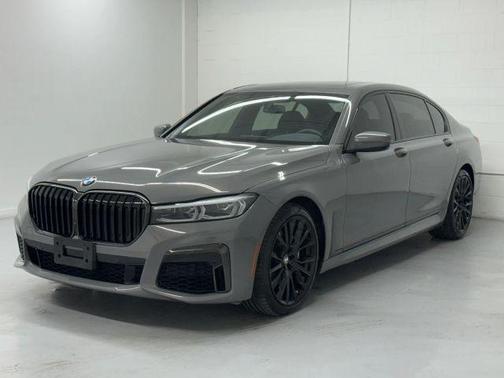 2022 BMW 740 i