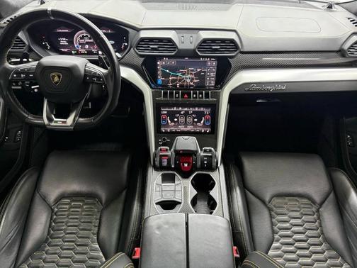 2020 Lamborghini Urus Base