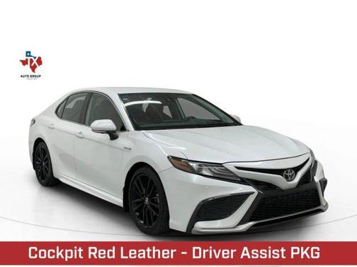 White 2021 Toyota Camry Hybrid XSE