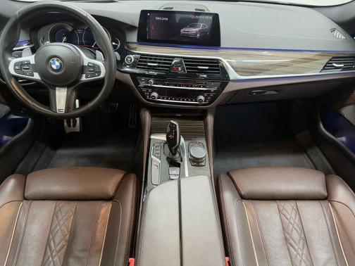 White 2019 BMW 540 i