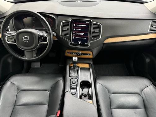 2021 Volvo XC90 T5 Momentum 7 Passenger