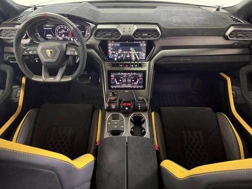 2023 Lamborghini Urus Performante