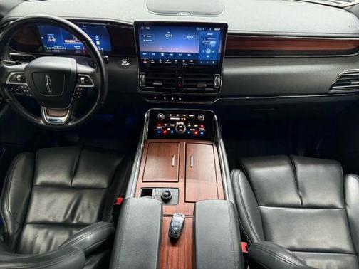 2023 Lincoln Navigator L Standard