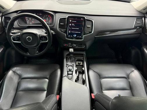2018 Volvo XC90 T6 Momentum