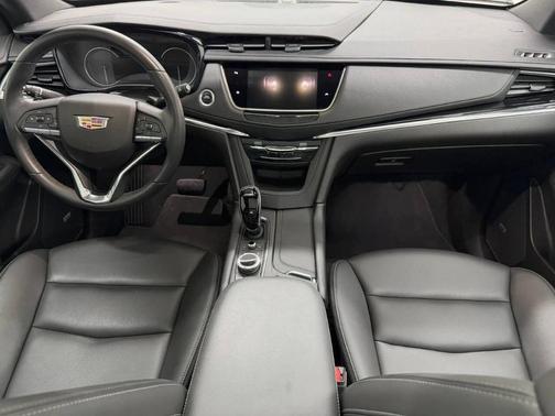 White 2023 Cadillac XT6 Luxury FWD