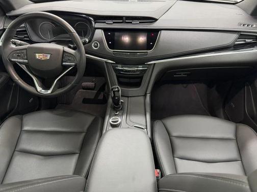 White 2023 Cadillac XT6 Luxury FWD
