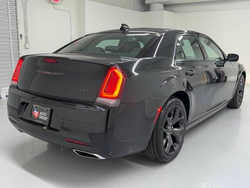 2022 Chrysler 300 S