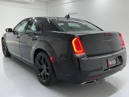 2022 Chrysler 300 S