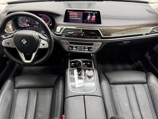2020 BMW 740 i