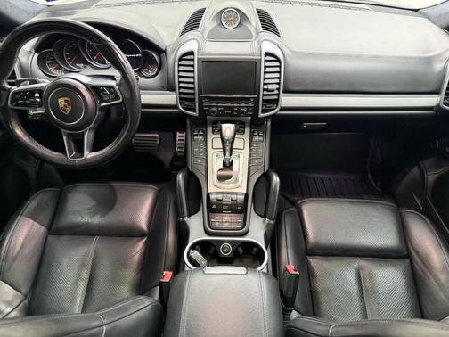 2016 Porsche Cayenne GTS
