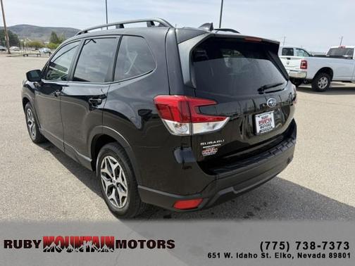 Crystal Black Silica 2024 Subaru Forester Premium