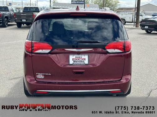 2017 Chrysler Pacifica Touring-L