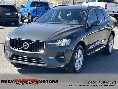 2022 Volvo XC60 B5 Momentum