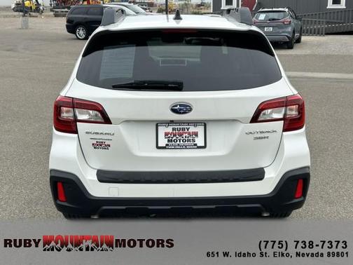 Crystal White Pearl 2018 Subaru Outback 3.6R Limited