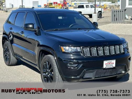 Diamond Black Crystal Pearlcoat 2020 Jeep Grand Cherokee Altitude