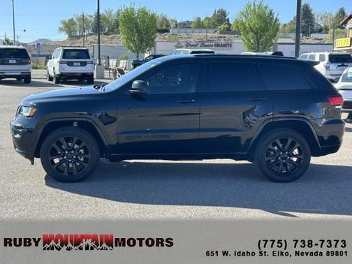 Diamond Black Crystal Pearlcoat 2020 Jeep Grand Cherokee Altitude