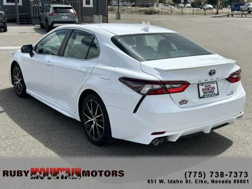 2022 Toyota Camry SE