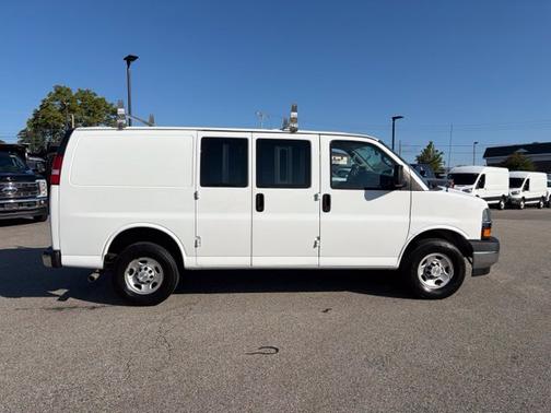 Summit White 2022 Chevrolet Express 2500 WORK VAN