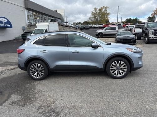 2022 Ford Escape TITANIUM