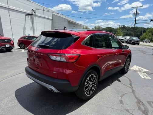 2022 Ford Escape TITANIUM