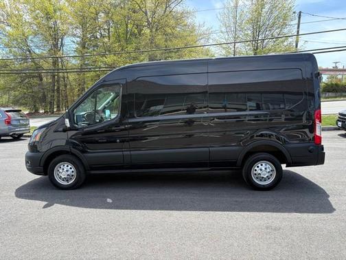 AGATE BLACK METALLIC 2024 Ford Transit-250 148 WB MEDIUM ROOF CARGO