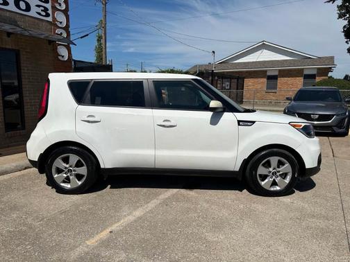 White 2019 Kia Soul Base