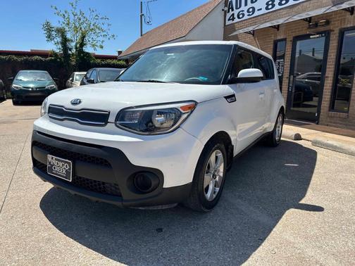 White 2019 Kia Soul Base