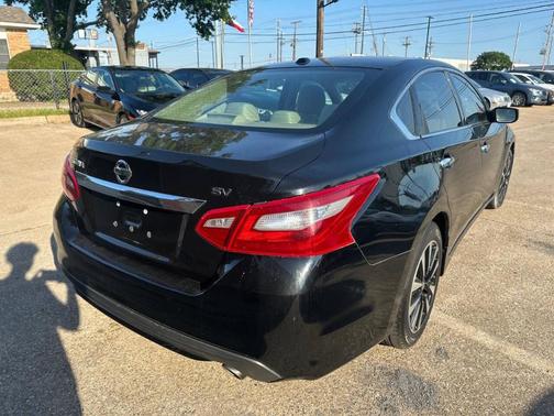 Black 2018 Nissan Altima 2.5 SV