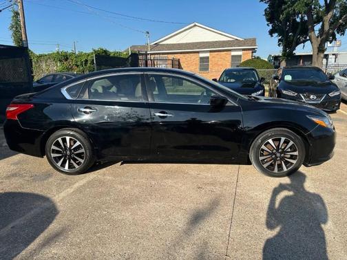 Black 2018 Nissan Altima 2.5 SV