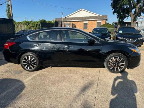 Black 2018 Nissan Altima 2.5 SV