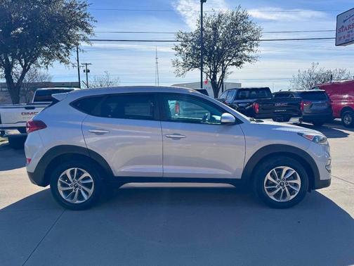 Molten Silver 2017 Hyundai TUCSON SE