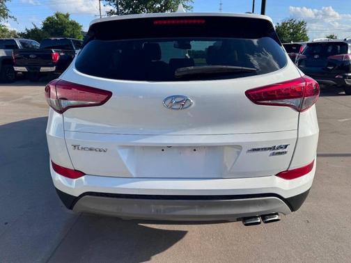 Dazzling White 2017 Hyundai TUCSON Limited