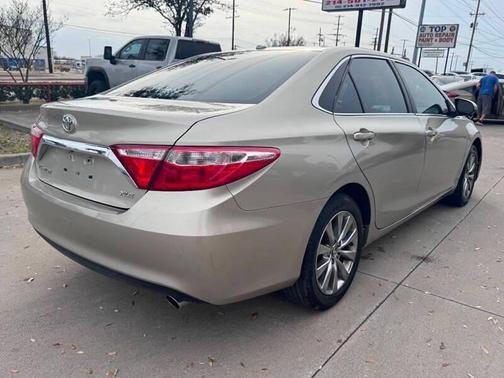 Creme Brulee Mica 2017 Toyota Camry XLE