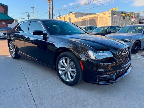 Black 2018 Chrysler 300 Touring