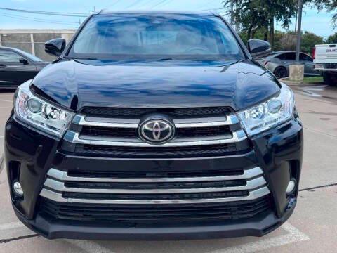 Black 2017 Toyota Highlander XLE